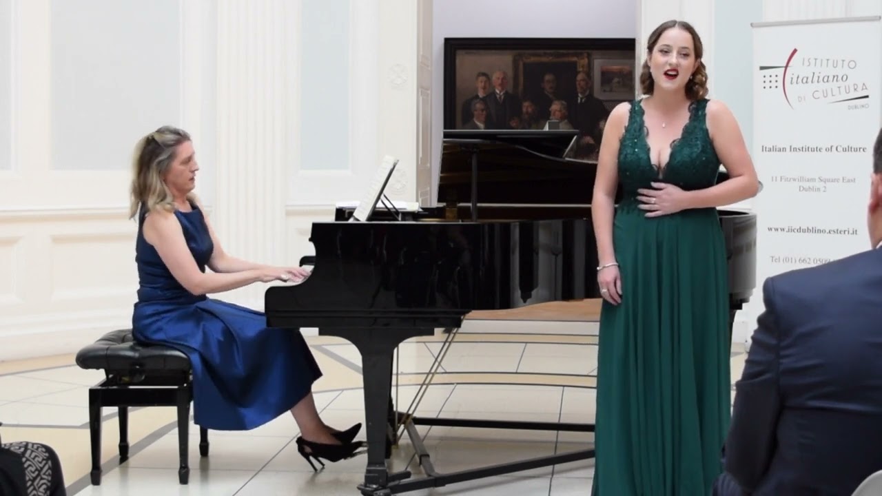 Deh Vieni non Tardar   Le Nozze di Figaro (Mozart) sung by Jade Phoenix