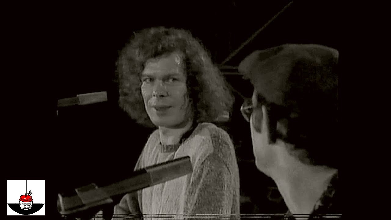 Zupfgeigenhansel - Nicht nur nebenbei (Live 1985 - Festival d. pol. Liedes, Volksbühne Berlin)