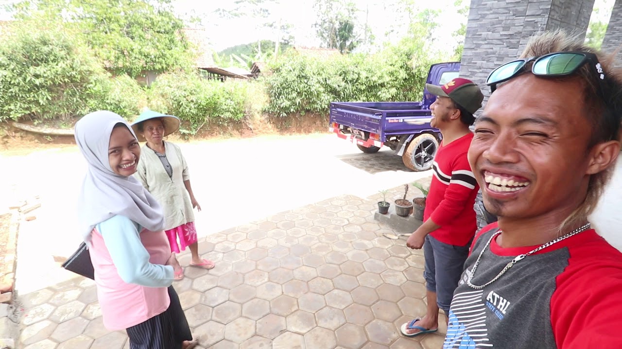 Grebek rumah ady anak desa