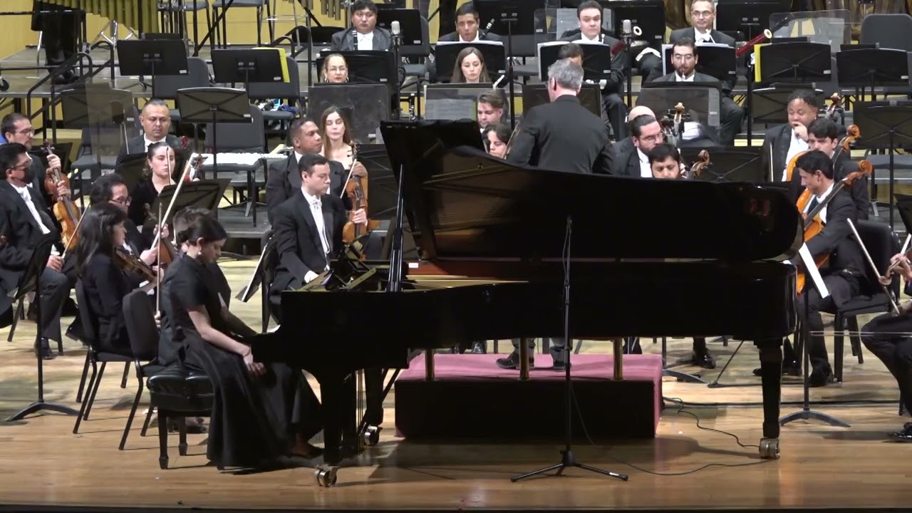 Fractalis para piano y orquesta de Gabriela Ortiz.