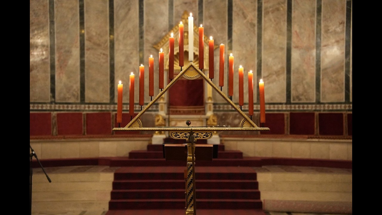 S&Ouml;T&Eacute;TZSOLOZSMA a p&eacute;csi sz&eacute;kesegyh&aacute;zban (26.04.01.)