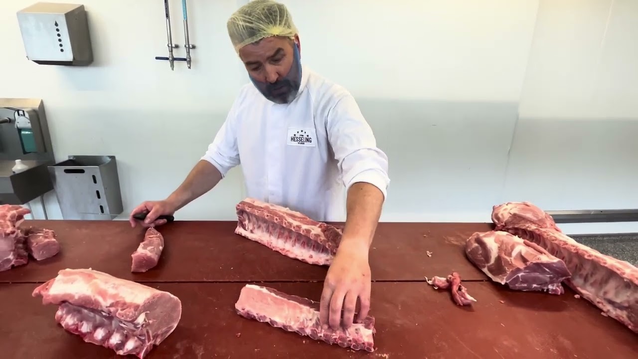 Barry beent uit - spareribs #butcher #spareribs #slager
