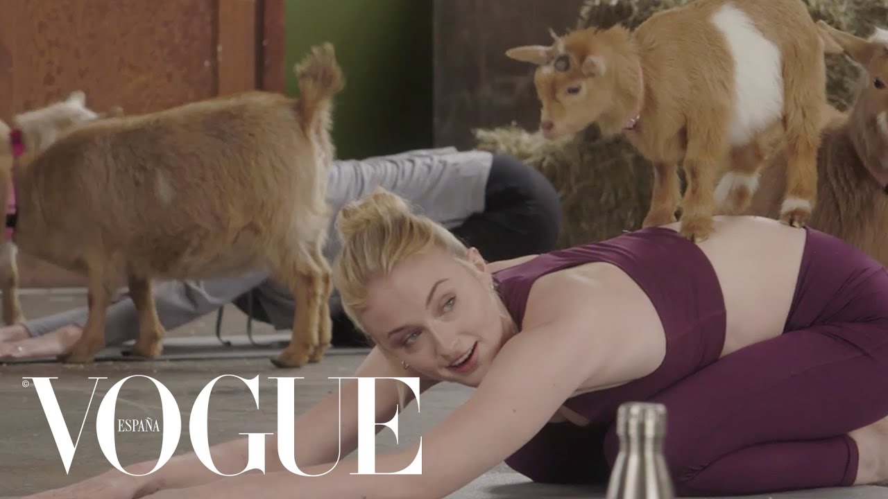 Sophie Turner y el yoga con cabras: #ExtremeWellness  | VOGUE España
