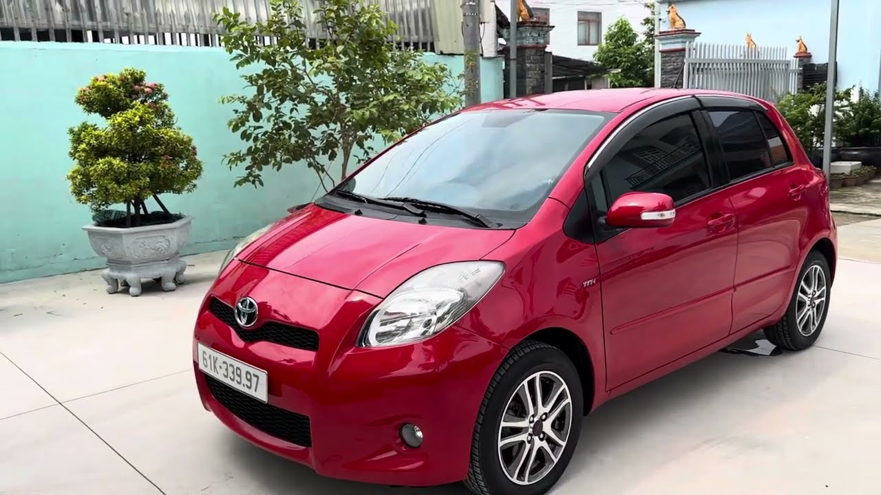 Xe lành dễ sử dụng Toyota Yaris 2013 RS LH 0918373839