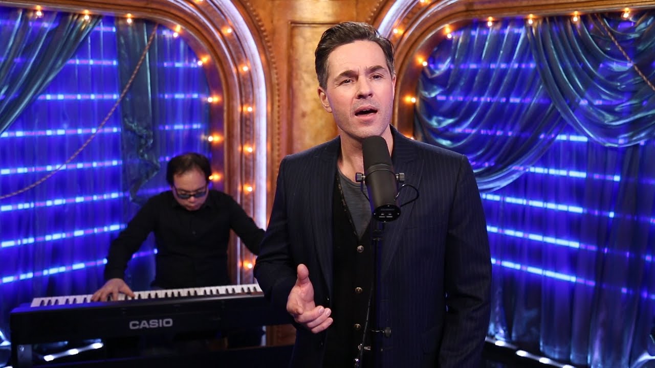 THE PHANTOM OF THE OPERA's Peter Jöback Performs ‘The Music of the Night’