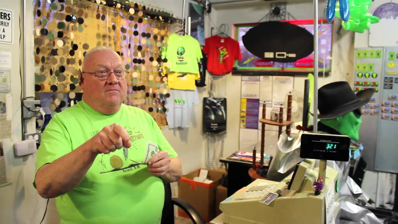 The Weirdest Gift Shop In The Galaxy - Roswell, NM Spacewalk
