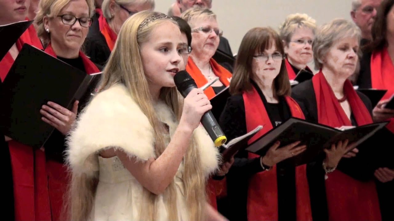 11 year girl sings O Holy Night / O Helga Natt with choir