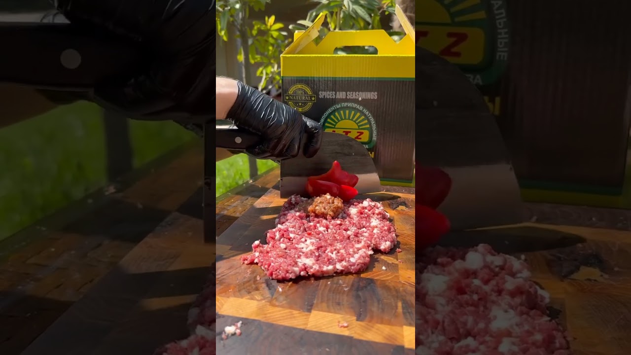 Uzbek-style kebab   Recipe by @fisher_chef • Beef fillet and lamb fat• Onion, tomato