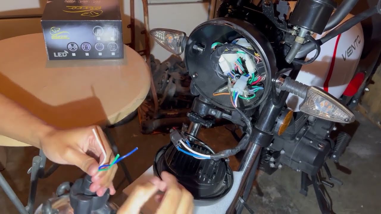 Cambio de faro halogeno a led H4 en Vento Xpress 150