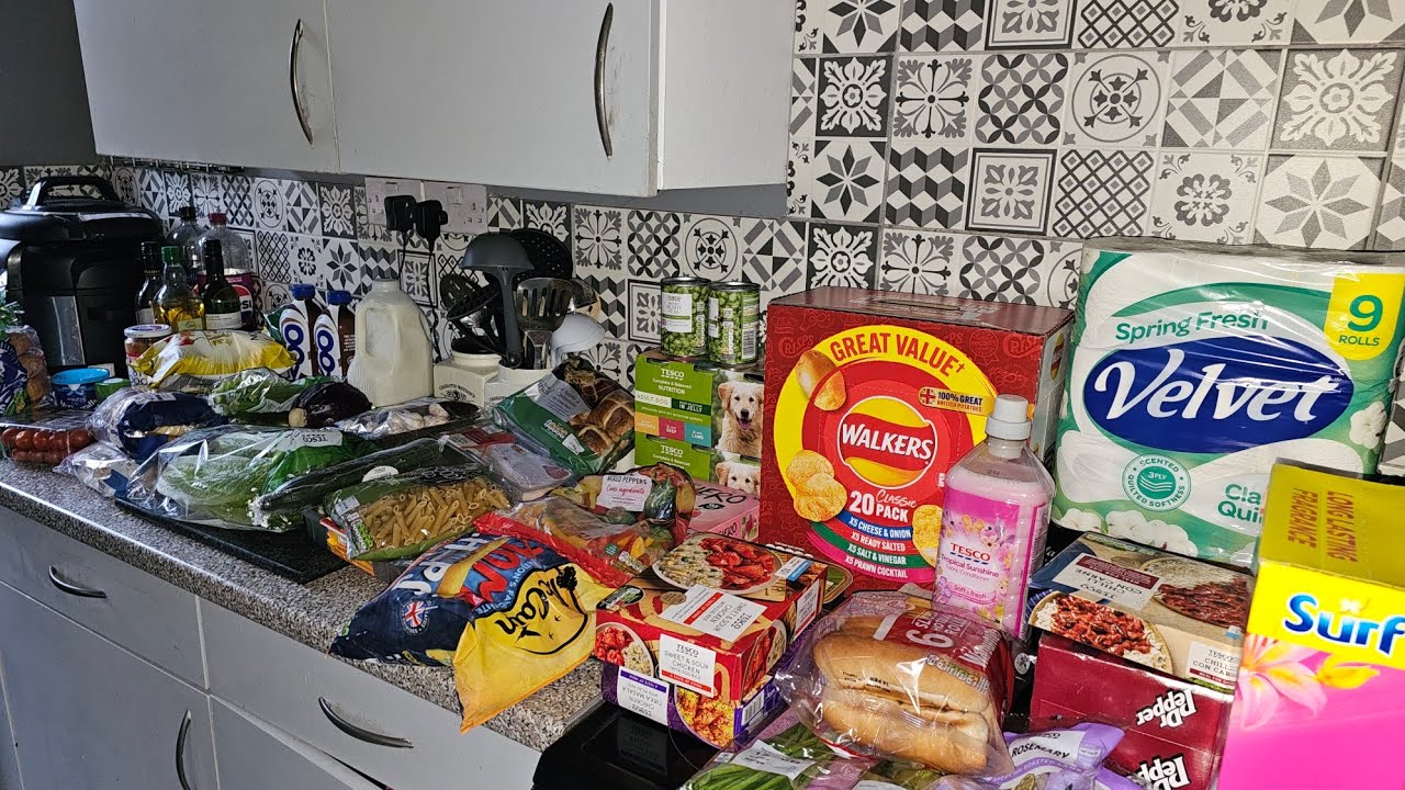 Покупка продуктов в Tesco для всей семьи с планом питания