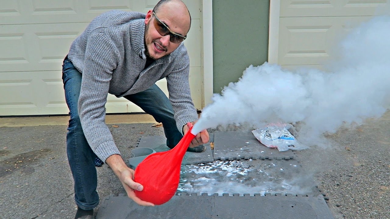 What Happens If You put Dry Ice Into Giant Balloon?
