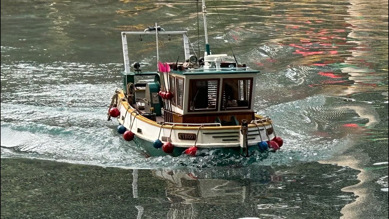 Fishing boat model.       All wood structure, 1/16 scale.  95X34CM.