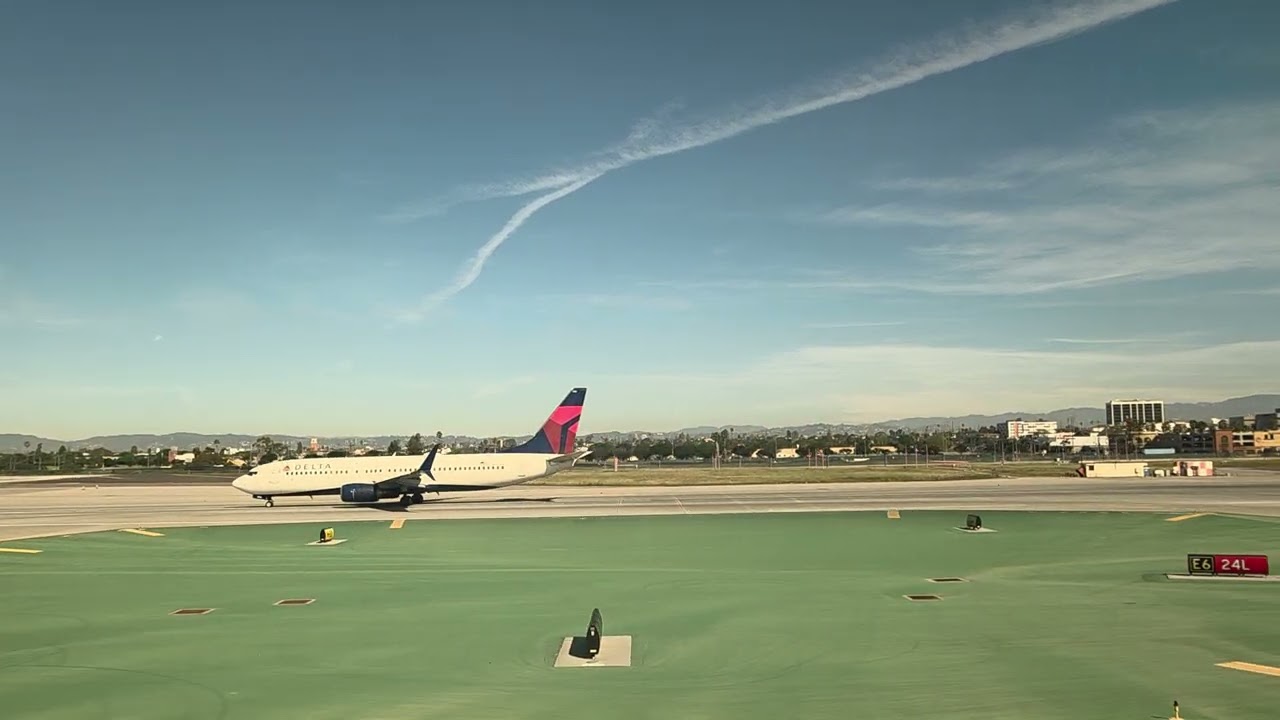 YP102 로스엔젤레스 국제공항 이륙