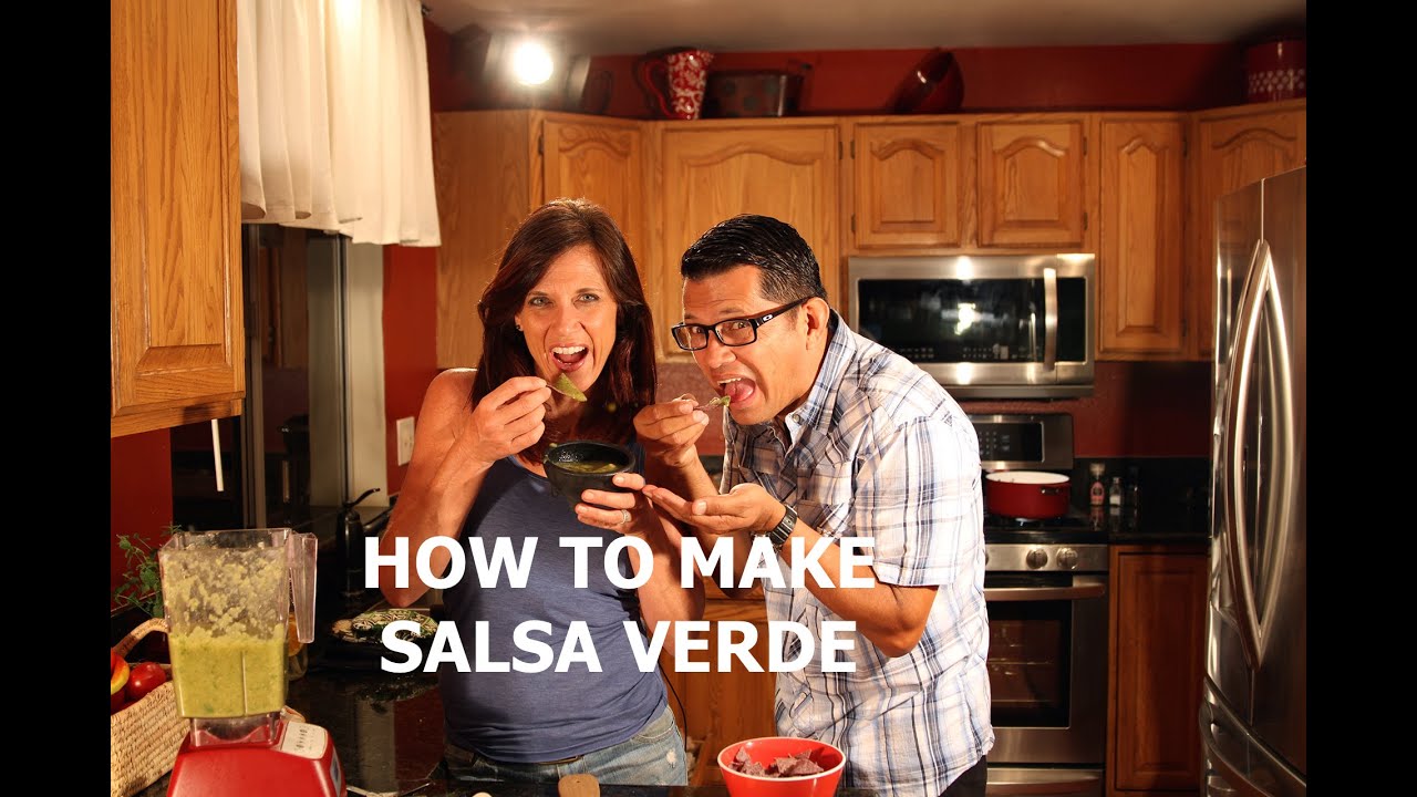 How To Make Quick and Easy Tomatillo Salsa Verde (Green Salsa)