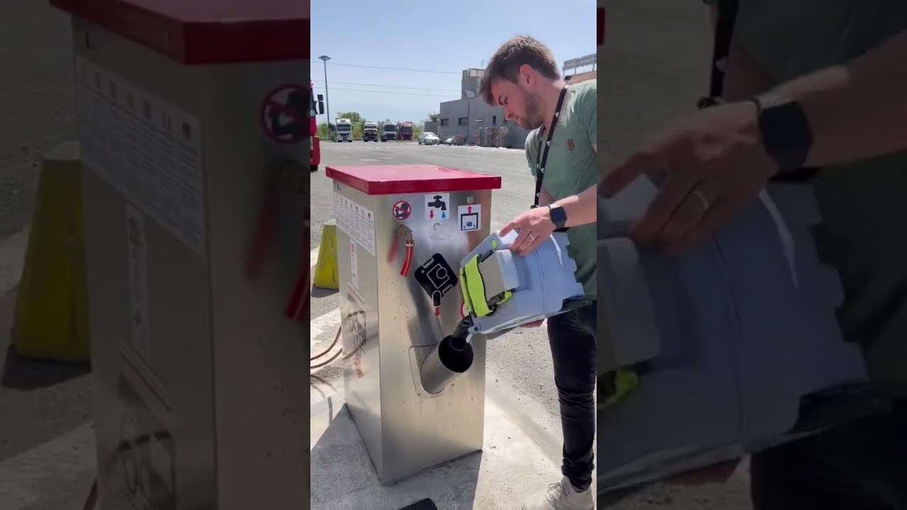 Camper frisch machen auf der Rastst&auml;tte 🚽🧻