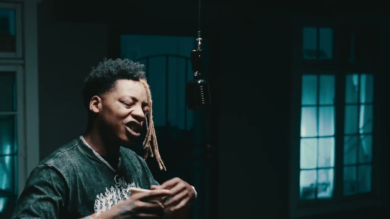 Gaten - Blue Diamonds (Official Live Mic Performance) Prod. Flarryse