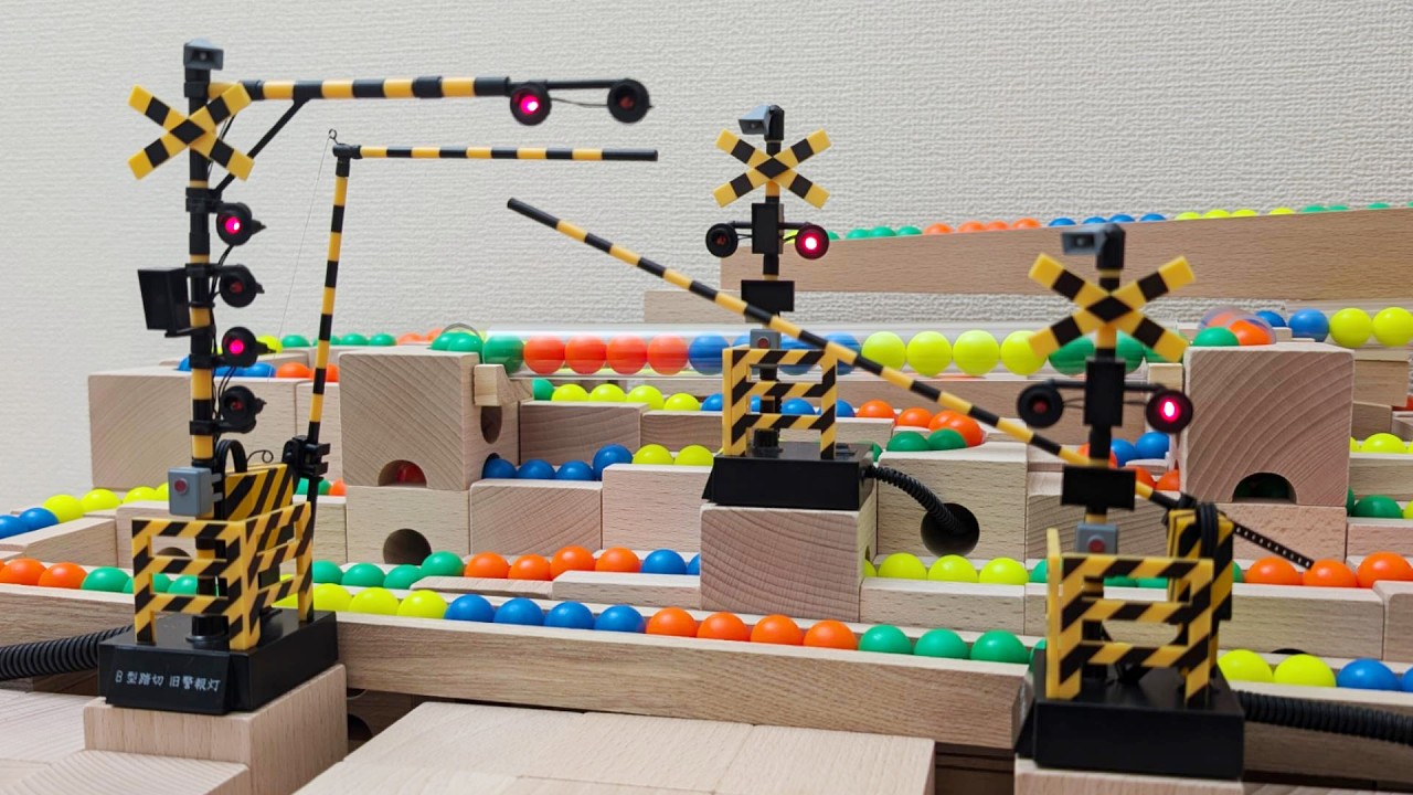 マーブルランレース☆屈折式踏切＋透明パイプの発射台＋超くねくねボード＋HABA＋キュボロ