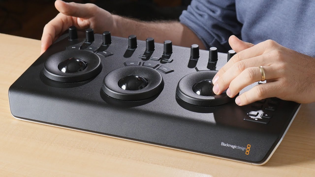 Улучшите цветокоррекцию с помощью Blackmagic Micro Panel.