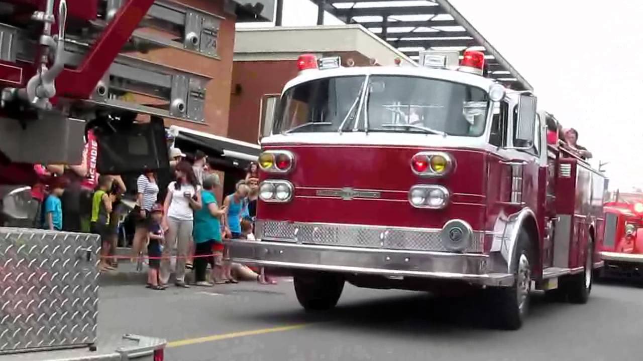 Parade camion de pompier a la grande fete des pompiers de Laval  2013