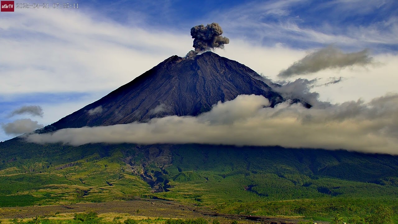 Apr 21, 2025: Strombolian Eruption from Semeru Volcano, Indonesia
