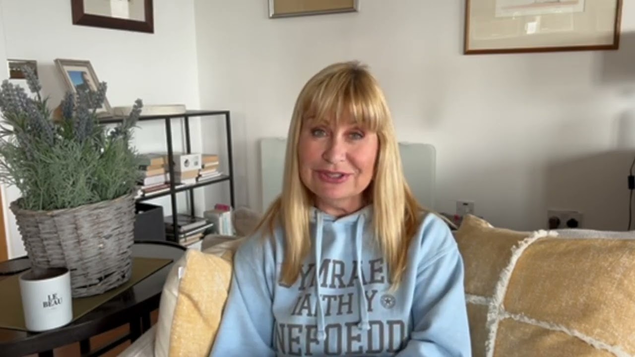 Sian Lloyd interview- Albert Clohawk - Let's Talk! with Albert Clohawk