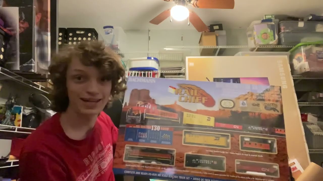 Unboxing HO scale Rail Chief train set