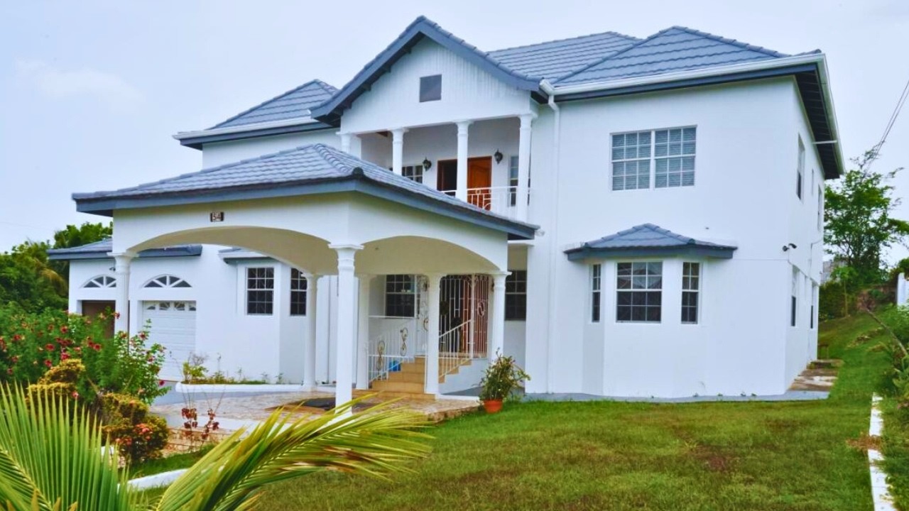 Beautiful Home | Near Town Centre | 5 Bedroom 5 Bathroom | Ridgeview Cres, Santa Cruz, St Elizabeth