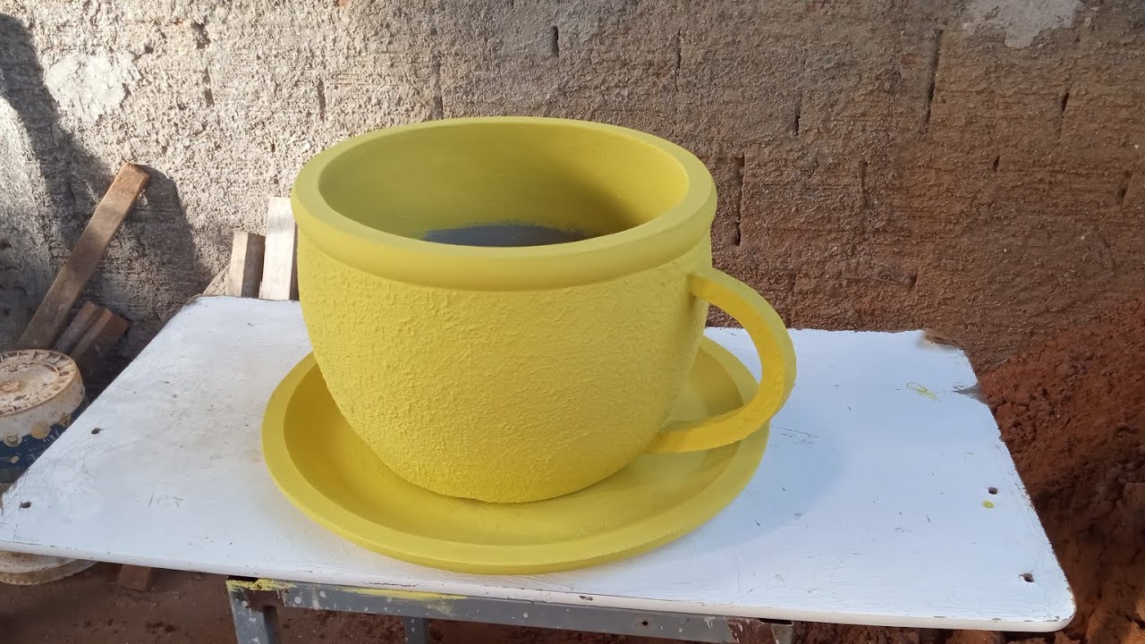 Mostrando como fazer um vaso xícara de cimento
