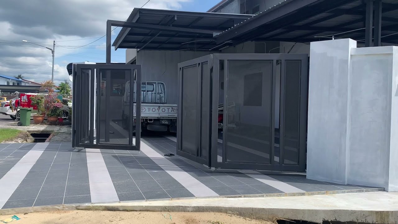 Trackless Folding AutoGate