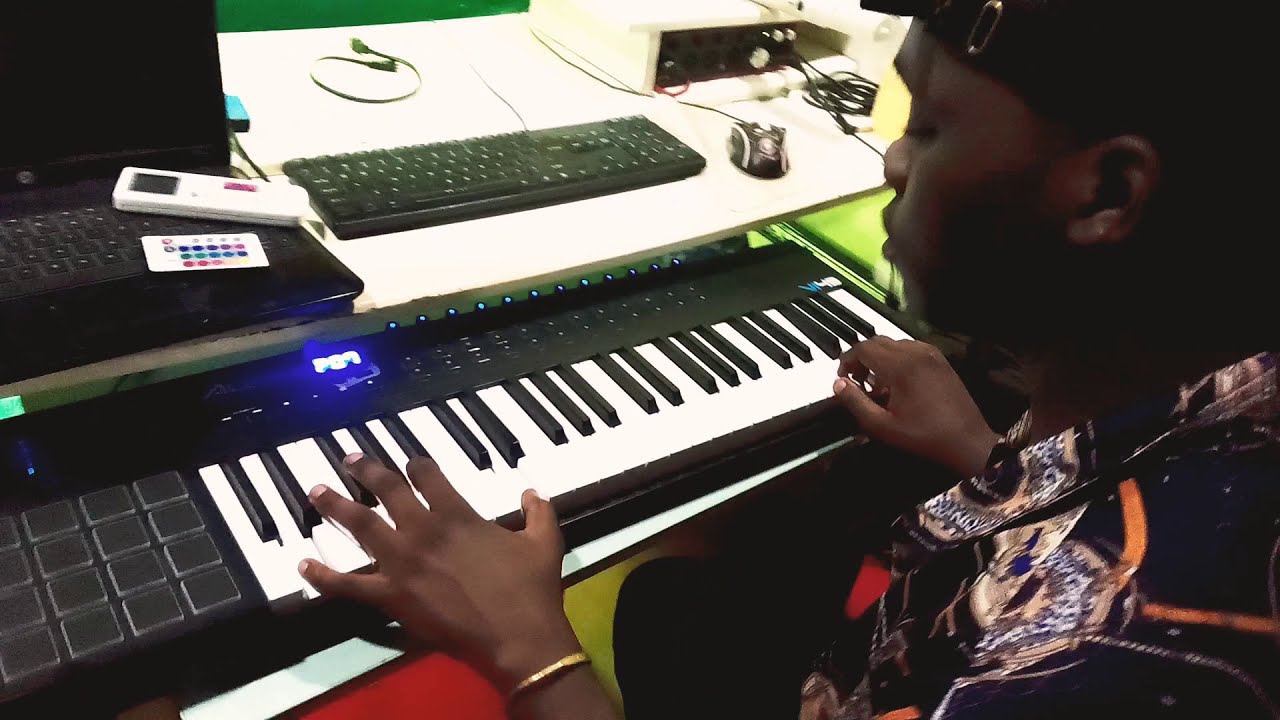 Lifestyle__Jeydrama playing piano in the studio__