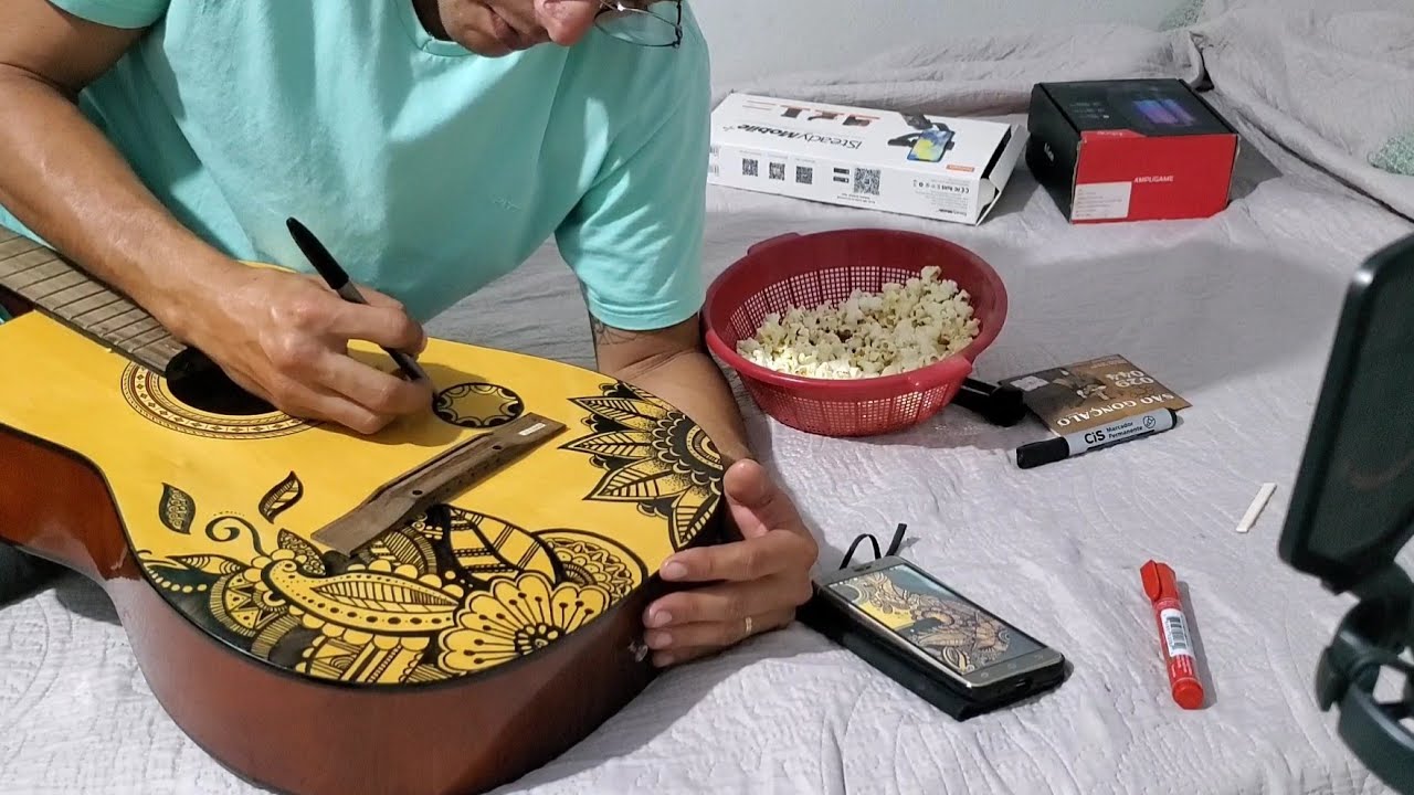 asmr 🖌 DESENHANDO NO VIOLÃO / customizando