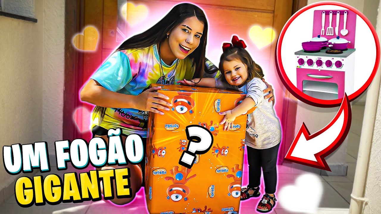 DEI UM FOGÃO PRA MINHA IRMÃZINHA DE 1 ANO E A REAÇÃO DELA ME SURPREENDEU!!