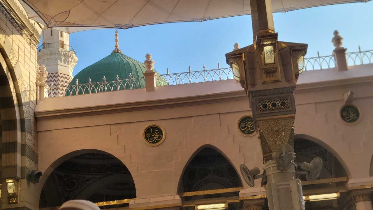 مدینے کی فضاؤں میں  🤍 مسجد نبوی ﷺ میں باجماعت نماز اور دل موہ لینے والی قرآن کی تلاوت