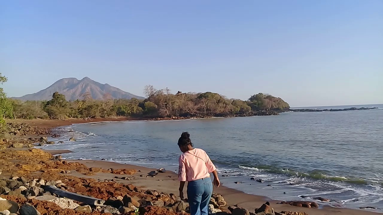 Wisata pasir 3 warna puntaru