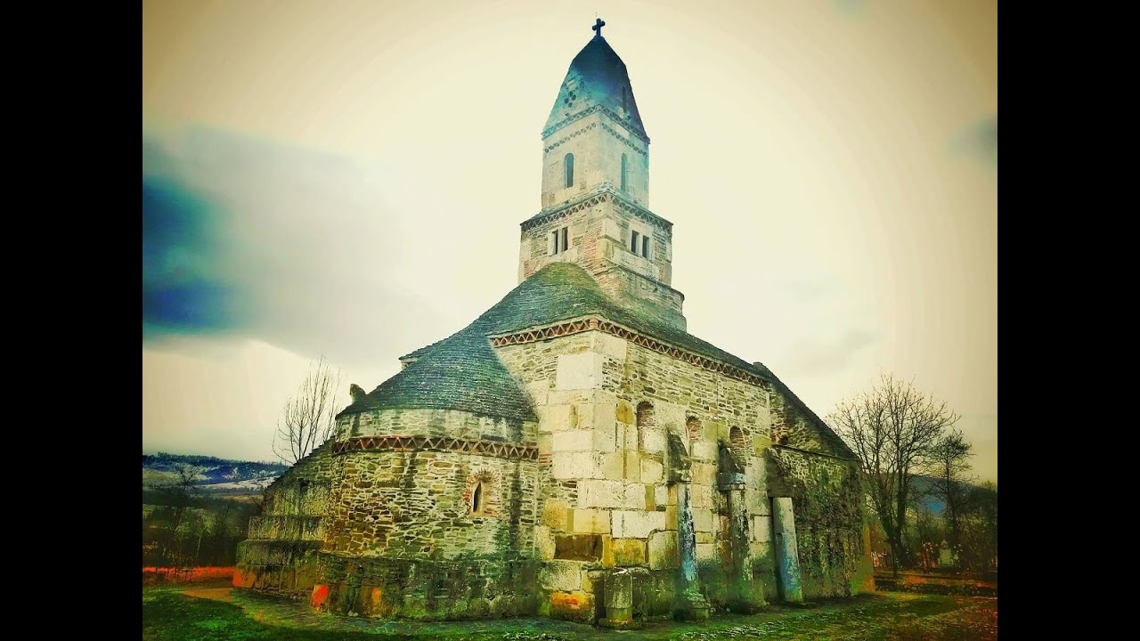 Biserica Densuş, cea mai veche biserică din țară în care se slujește!