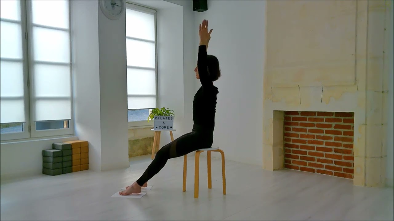 Pilates en position assise sur chaise