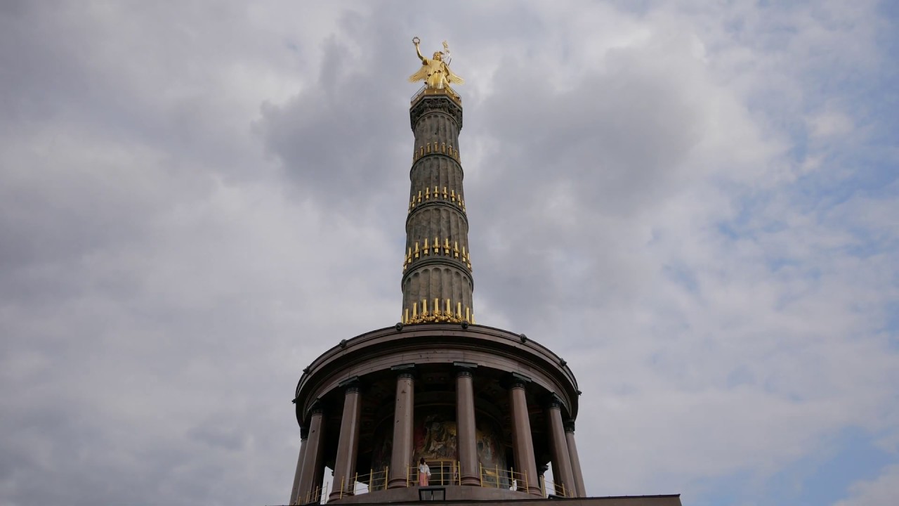 Walking at Victory Column (Siegessäule), Berlin