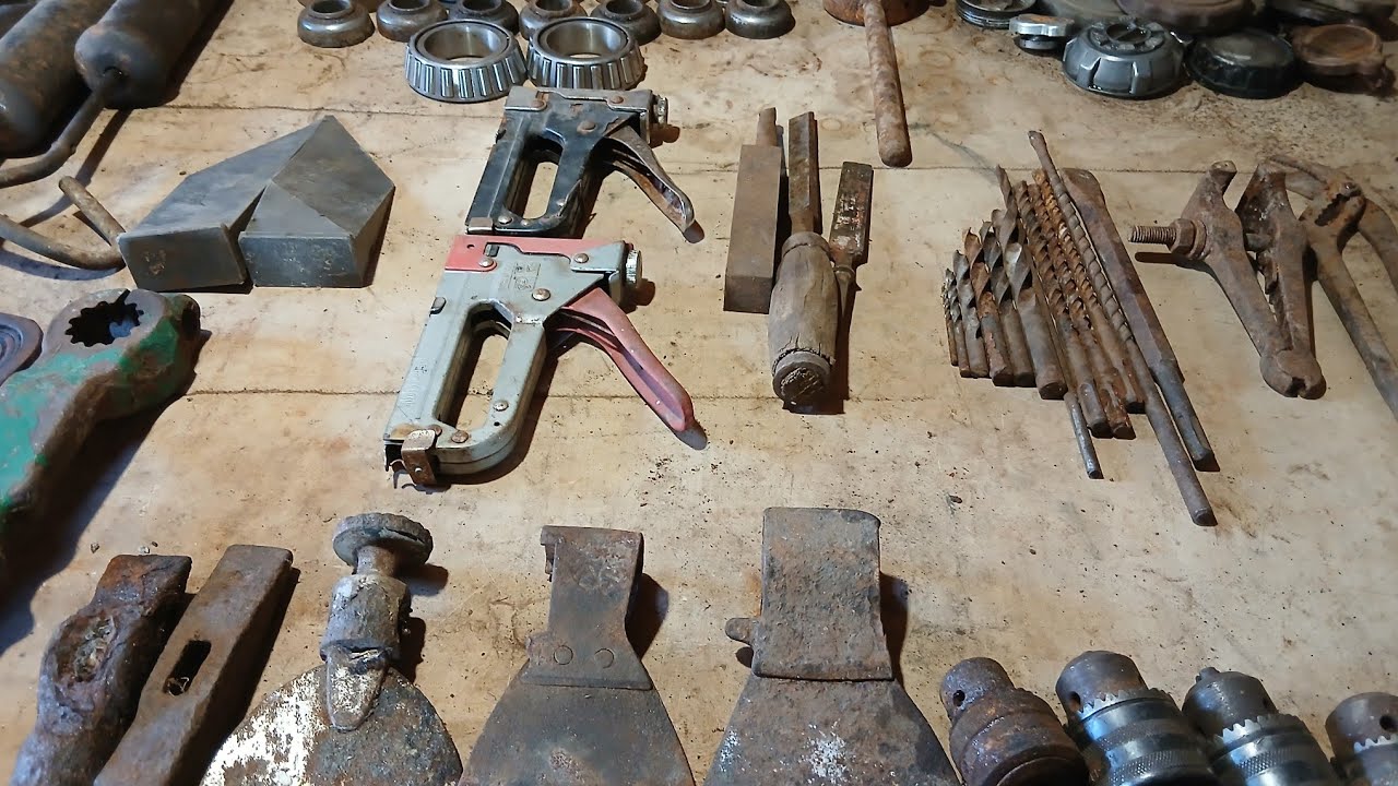 Барахолка на дому. Продажа. Наковальня. Домкраты. Струбцыны. Автомобильные приборы. Разное.