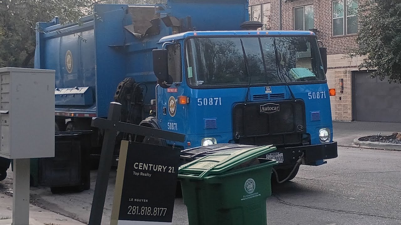 Garbage truck 50871