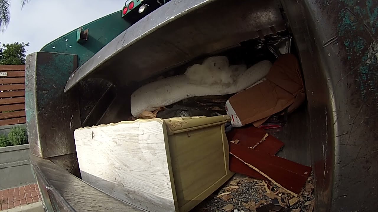Trash Truck: ASMR/Tracking down and taking out those bulky items!!!