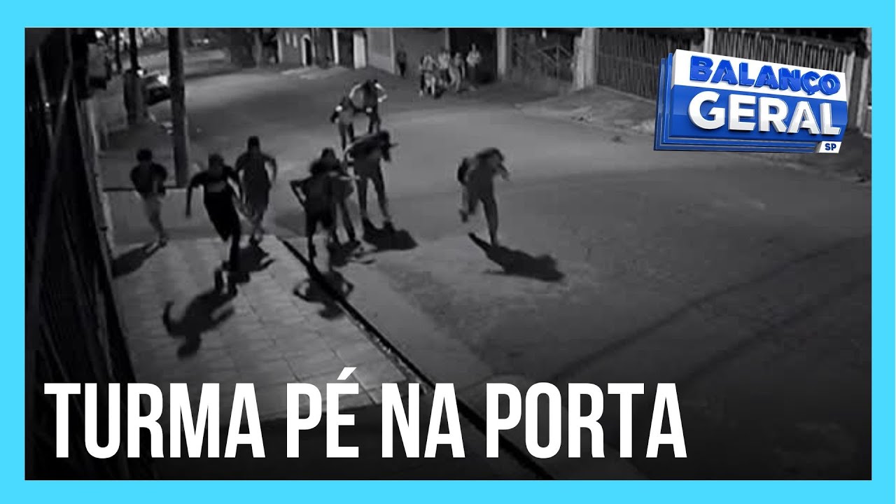 Turma do pé na porta: estudantes são flagrados danificando portões de casas no ABC Paulista