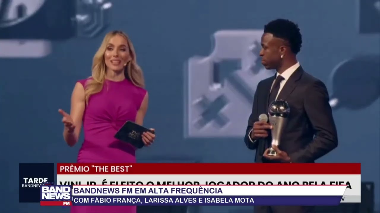 Vinícius Júnior recebe prêmio de melhor jogador do mundo no FIFA The Best