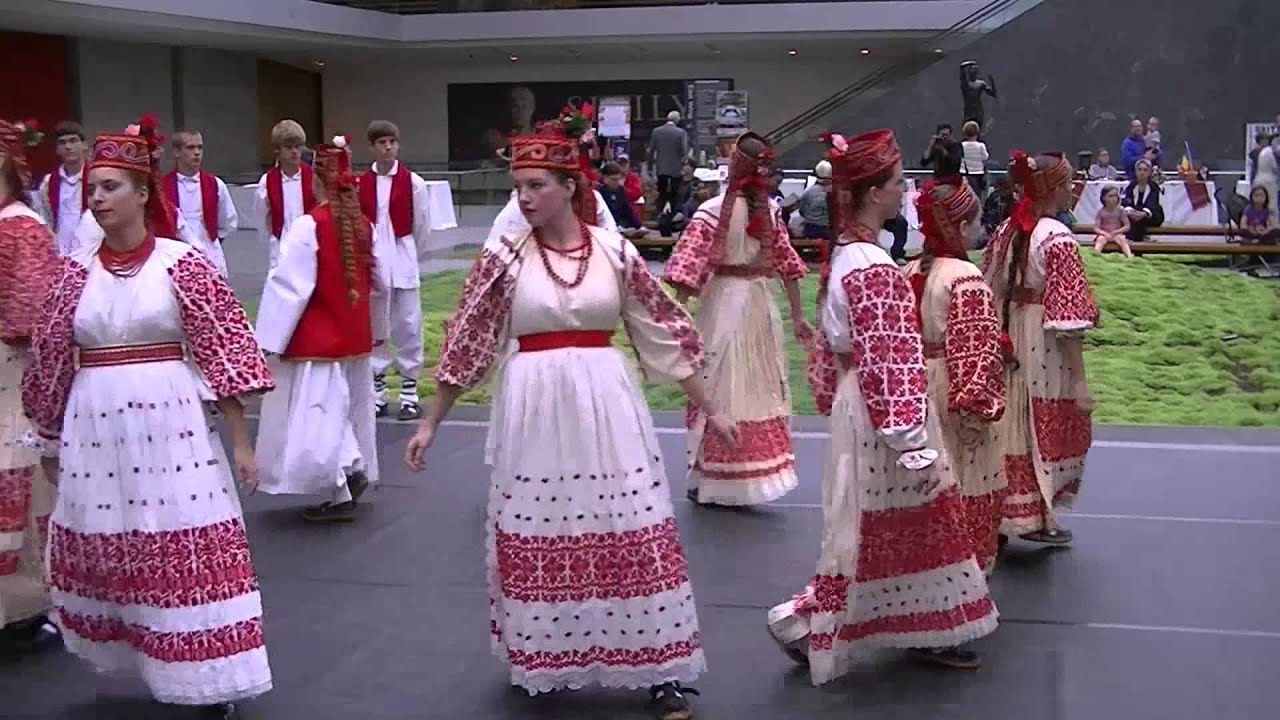 Croatian dance and music - American Zagreb Jr. Tamburitzans