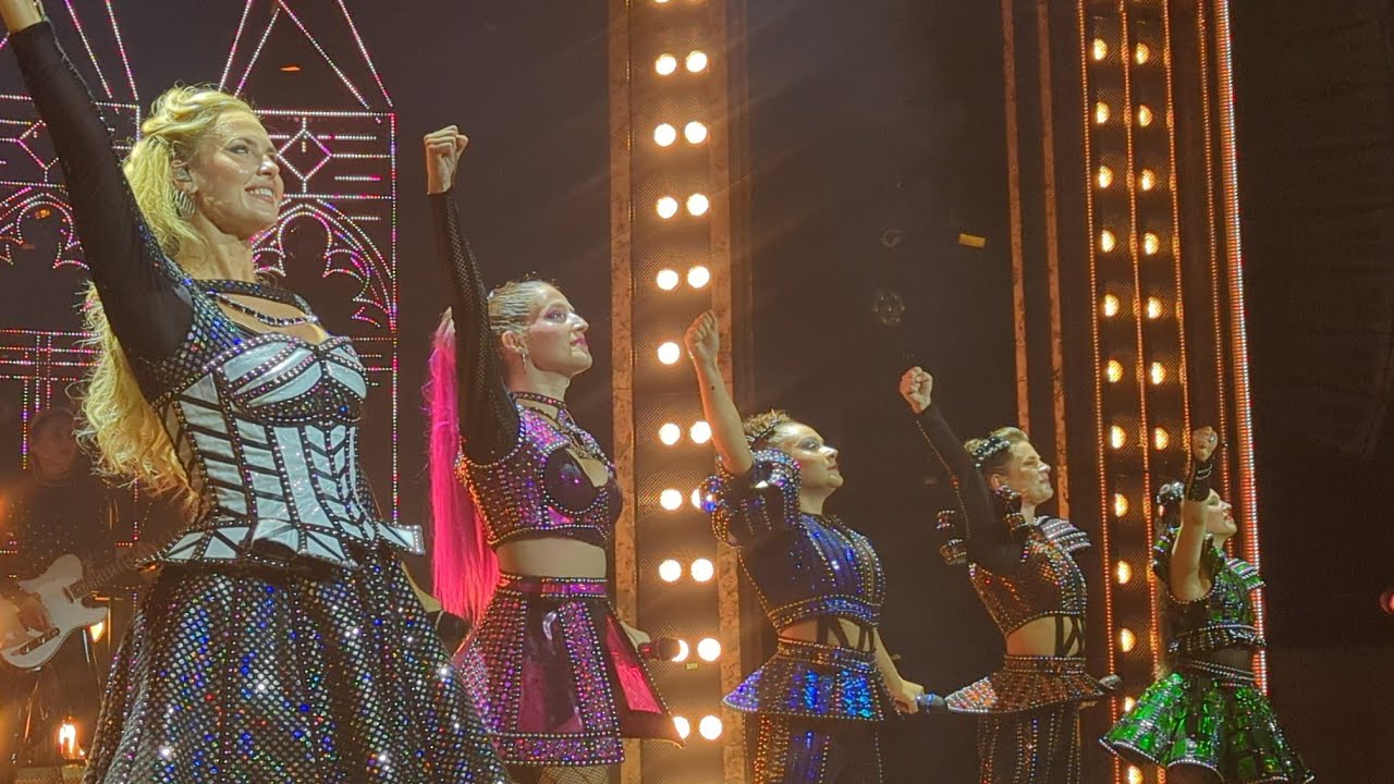 Tour Megasix Southampton Wednesday July 17th 2024 👑💜 Izi Cleves and Tamara Parr