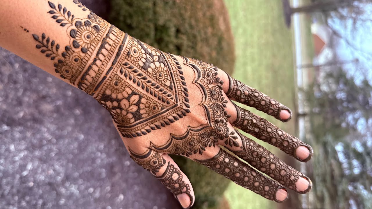 This Floral & Intricate Henna Is Pure Art 😍| So Much Detail in This Back Hand Henna 😱|henna tutorial