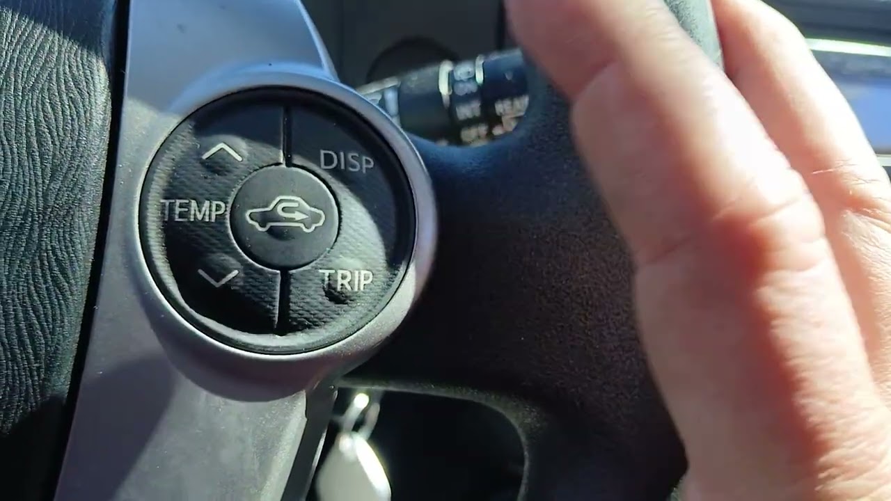 How to Change the Clock Time in a Toyota Prius c (2011–2021)
