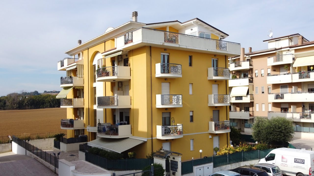 Porto d’Ascoli, in zona residenziale, quadrilocale con garage