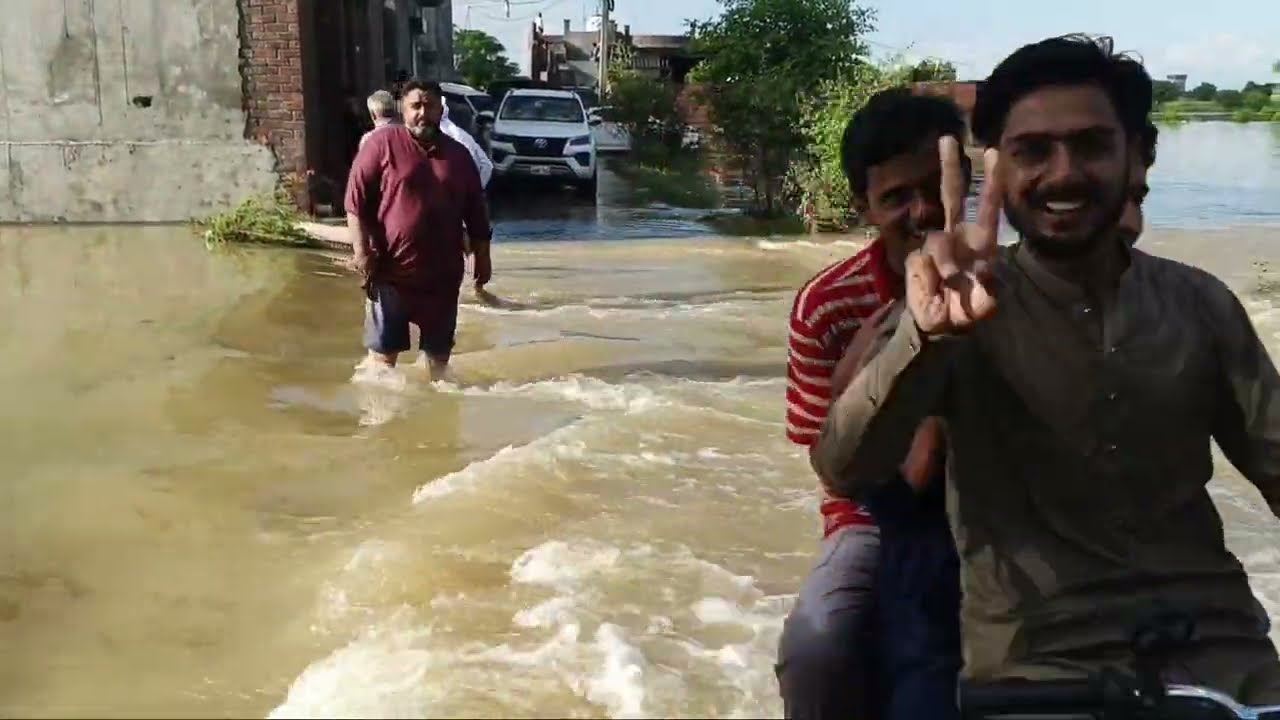 گجرات کے گاؤں سوک کلاں میں سیلاب کی صورتحال Gujrat sook kalan flood #flood2025 #floodsookkalan