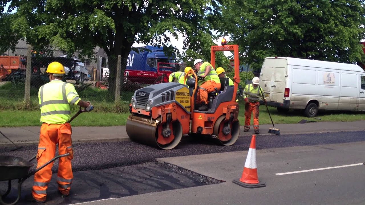 NR Asphalt | Machine Laying Asphalt