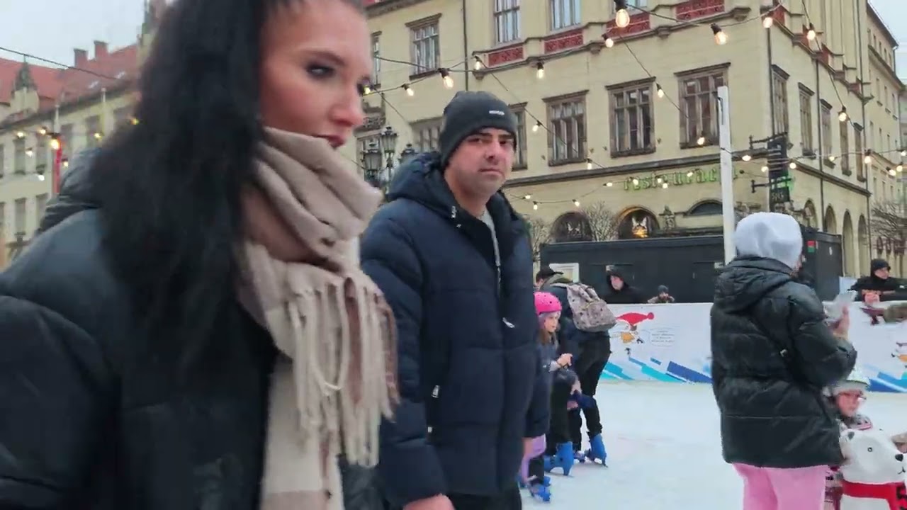 Wrocław, X15, 2026, Kawiarnio-Księgarnia Popiół i Diament, LODOWISKO, Rynek  VID 20260207 161314